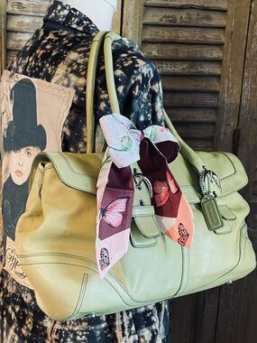 COACH Vintage Soho Hampton Chartreuse Leather Flap Bag With UNBRANDED Bag Scarf